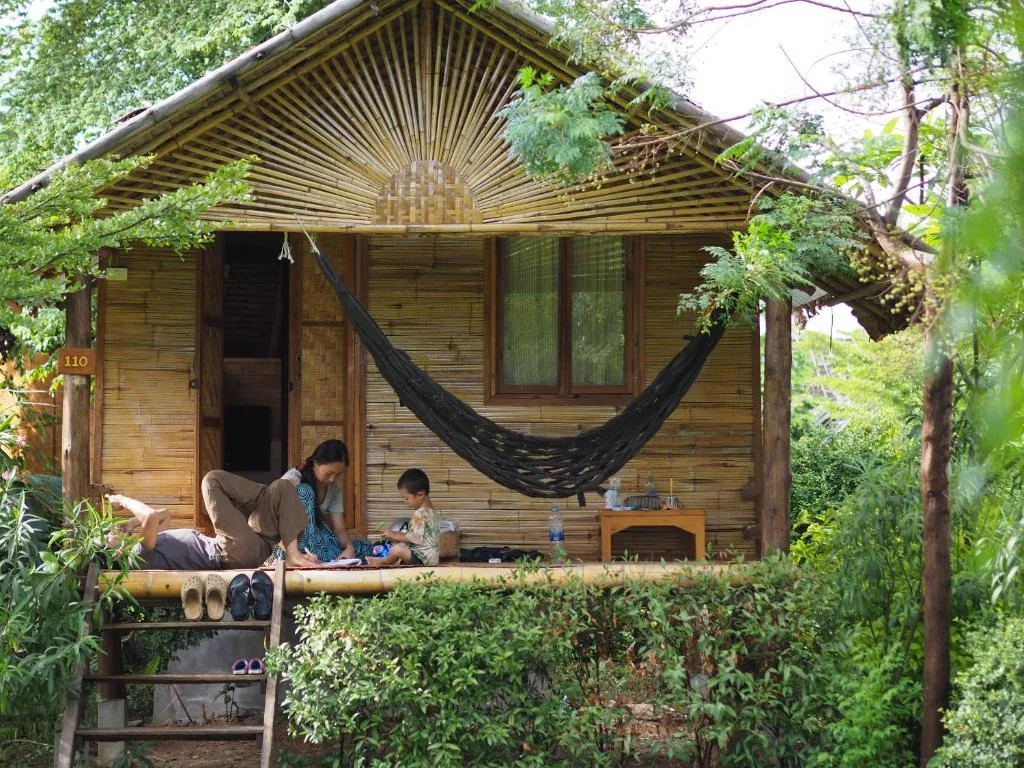 Bamboo cottage with air condition — Pai Country Hut